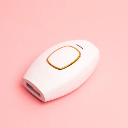 Glemiskin IPL device on pink background